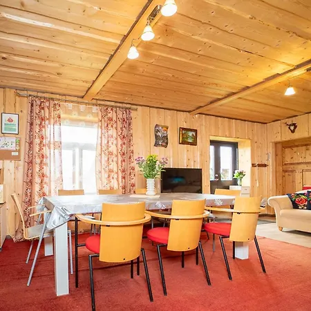Kuberi Retro Holiday Home I Private Sauna